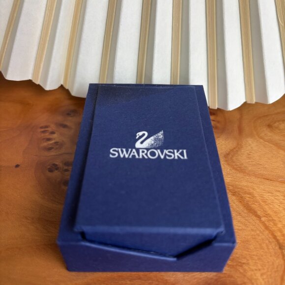 Swarovski Ties of Love pendant necklace with a red heart-shaped crystal. - Picture 11 of 11